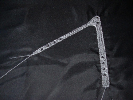 Clavicle implant.jpg (353892 bytes)